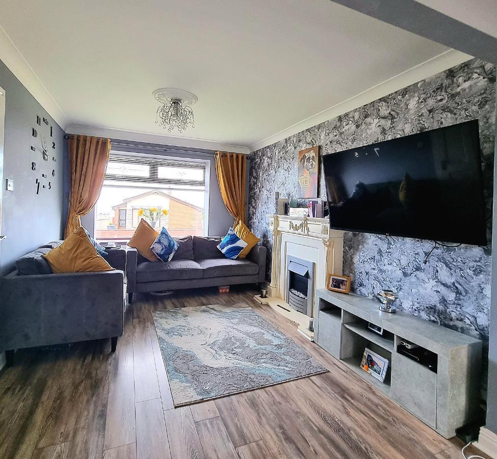Private Room City Skyline And Mountain Views Close Too Belfast Centre And Airports Free Parking Екстер'єр фото